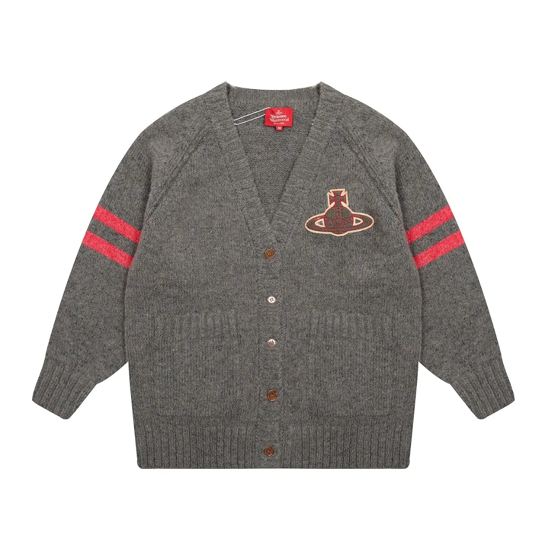 VIVI137 vivienne west wood 25th new spring style cardigan with three-color yarn splicing and embroidered chapter design 🧩 5.5-count custom-woven and dyed tunic wool, definitely not the spandex imitation wool on the market 🧩100% restoration of heavy-duty weaving method loose cuffs restored original pattern 🧩super high embroidery density single chapter 20,000 stitches of embroidery 🧩100% chemically tested custom-woven and dyed wool 0 color difference Size: 1 yard (90-110 pounds) 2 yards (110-130 pounds) 3 yards (130-150 pounds) Color: gray yellow